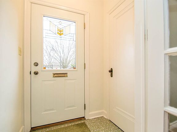 3rd image of 1404 E Stadium Blvd