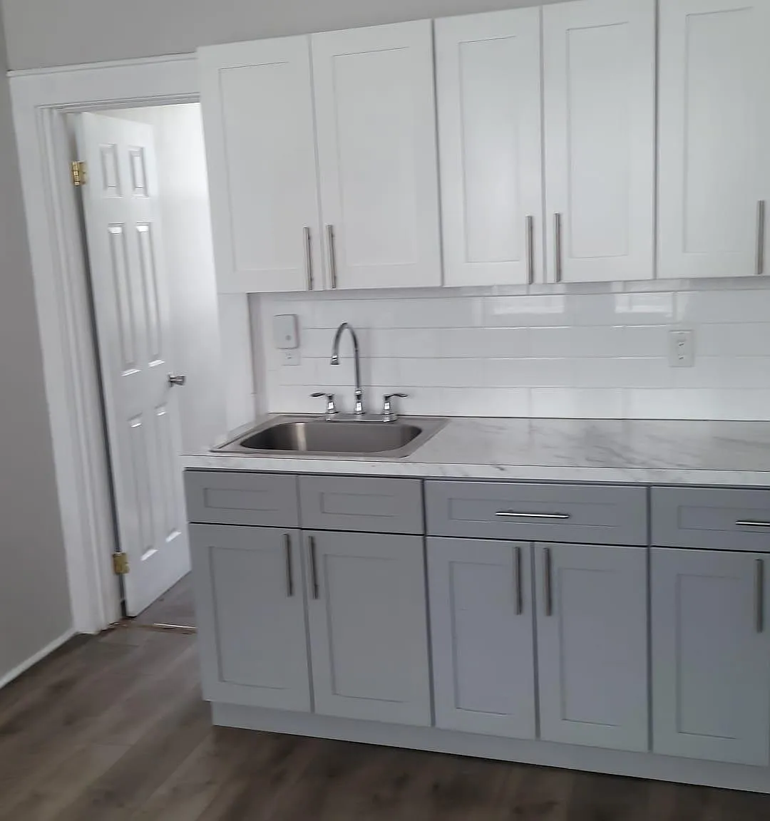 3 bed, 1000 sqft, $2,400 — Photo 1