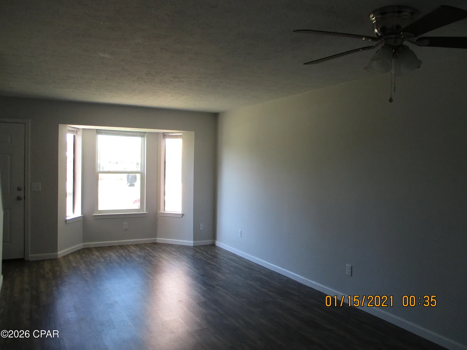 2 bed, 1.5 bath, 988 sqft, $1,195 — Photo 2