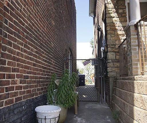Side entrance to backyard 