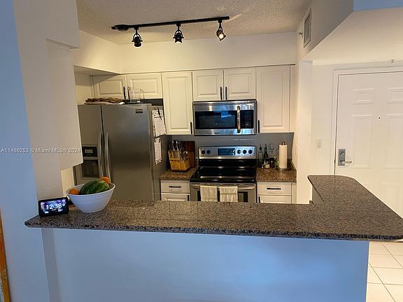 3rd image of 1155 Brickell Bay Dr APT 606