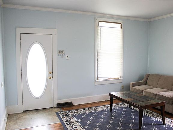 4th image of 203 E Elm St