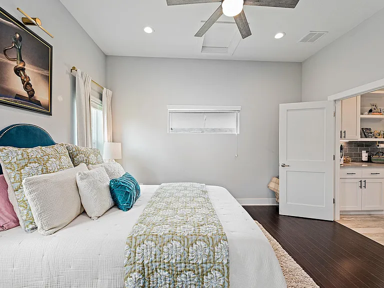 7600 Carver Ave #A — Photo 18