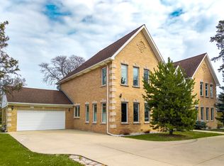 332 E Central Rd, Arlington Heights, IL 60005
