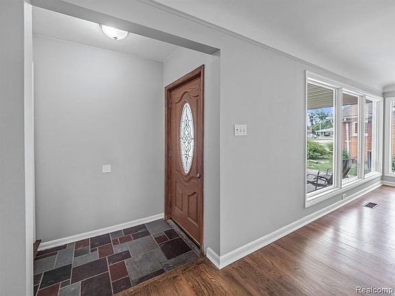 3rd image of 24800 Templar Ave