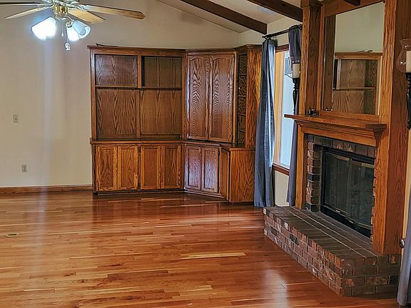 3rd image of 1816 S Tamarack St