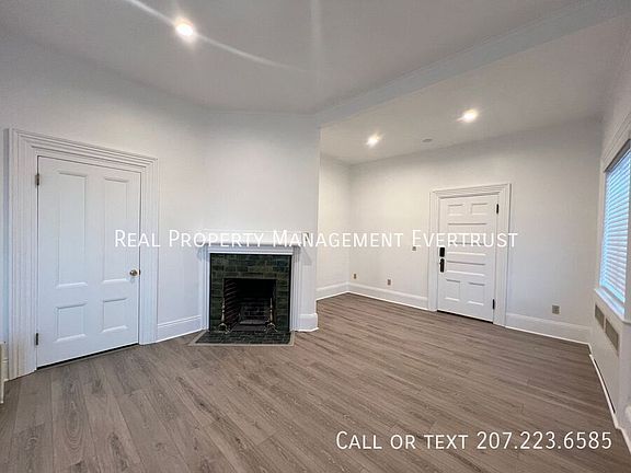 3rd image of 2 Elm St Office 4