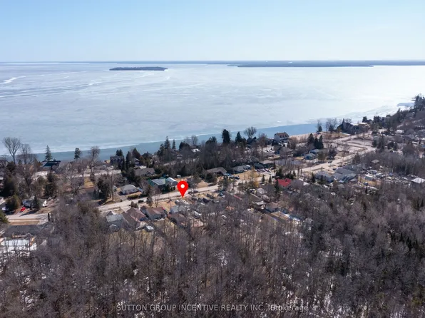 2766 Ireton St, Innisfil, ON L9S 2J2