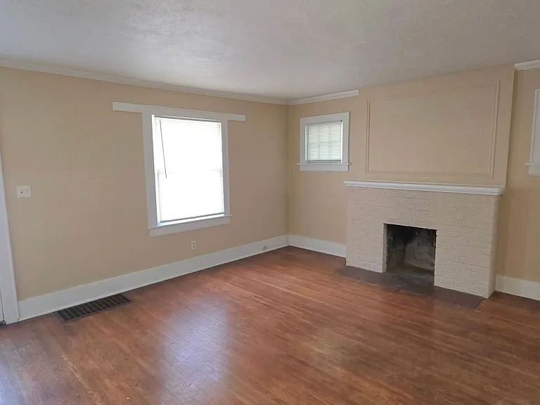 1038 S Delaware Ave — Photo 3