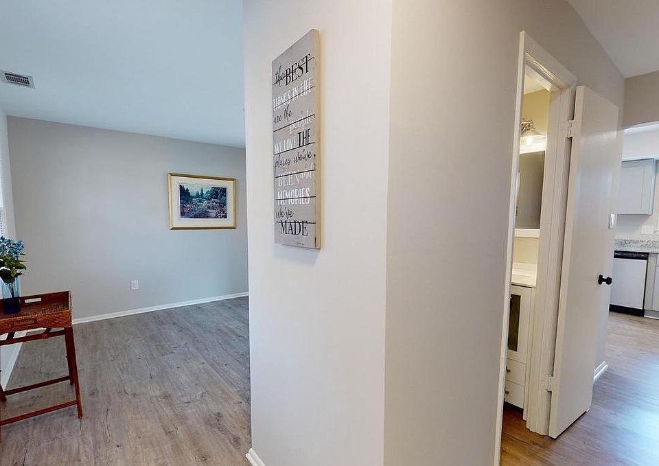 1st image of 907 Holborn Ct