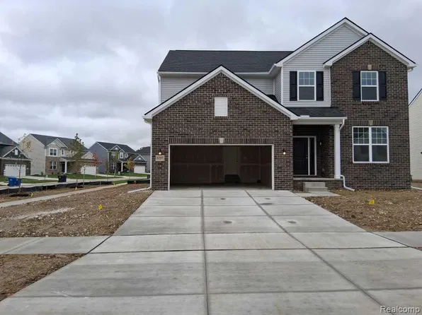 6207 N Trailwoods Dr, Ann Arbor, MI 48103