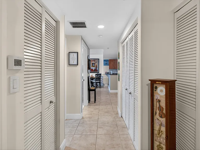 2700 N Federal Hwy #203 — Photo 36