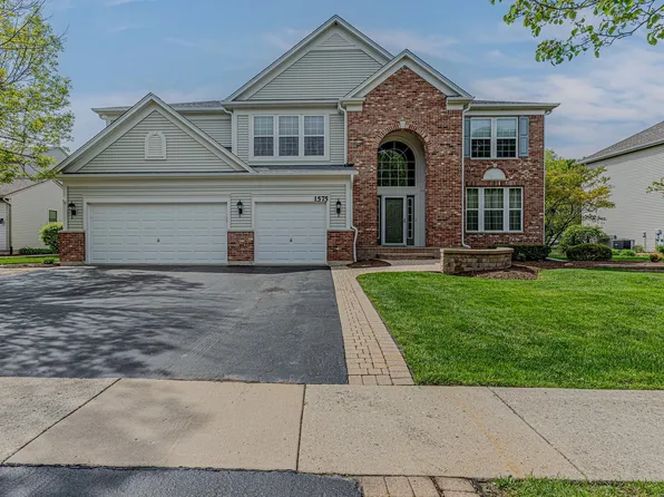 1575 McClellan Dr, Lindenhurst, IL 60046