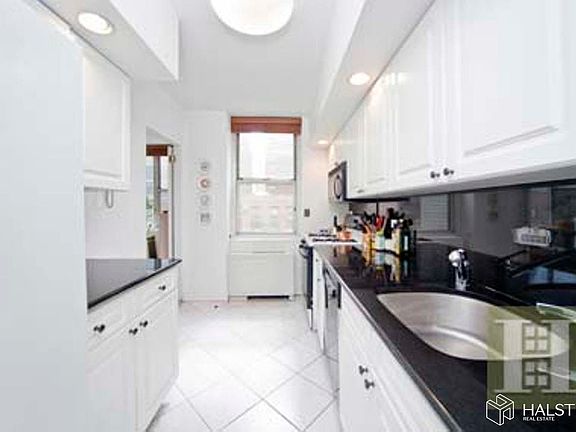 3rd image of 250 E 65th St APT 4G