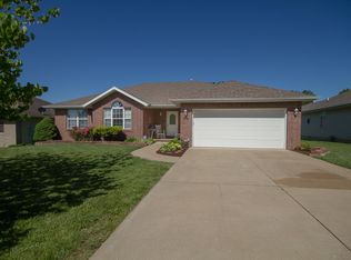 443 S Yellowwood Dr, Springfield, MO 65809