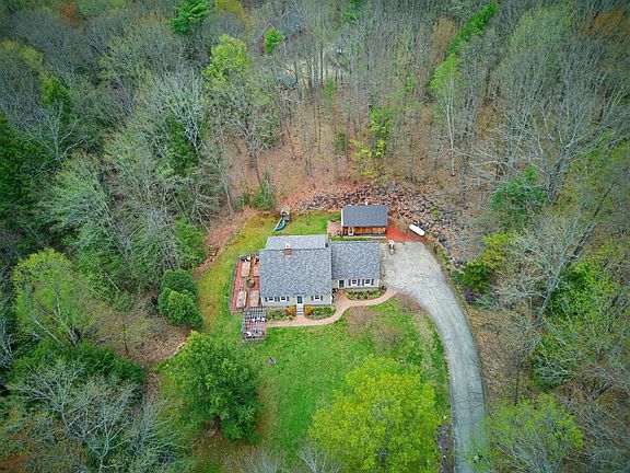3rd image of 22 Hillview Drive
