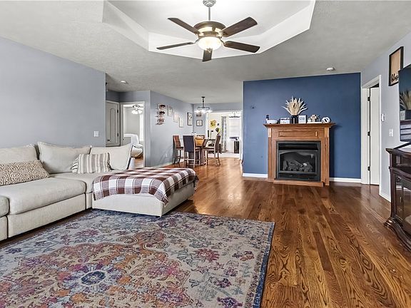 4th image of 201 Paradise Heights Dr