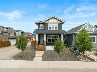 8 Bergamot St, Okotoks, AB T1S 5R9