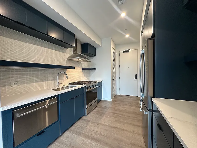 500 Merritt Ave #210 — Photo 2