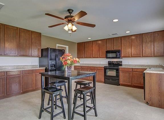Spacious eat-in kitchen
