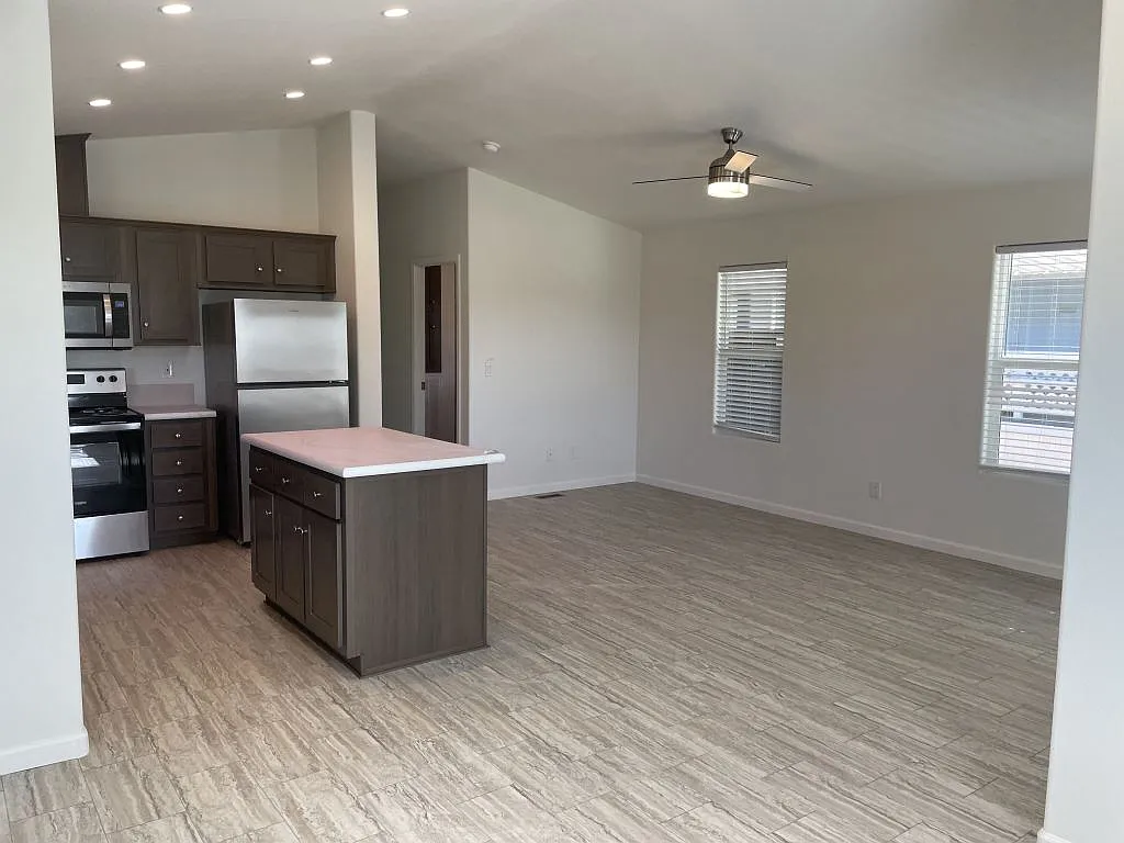 2 bed, 2.0 bath, 1040 sqft, $1,550 — Photo 3