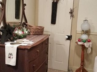 21 N Main St, Stewartstown, PA 17363