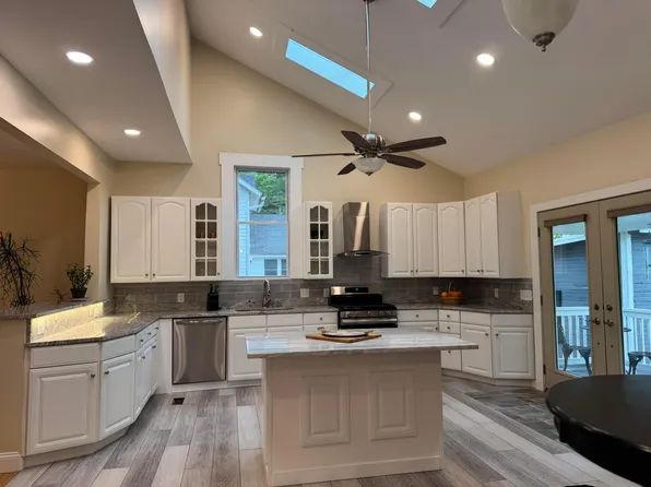 232 S Pearl St, Granville, OH 43023