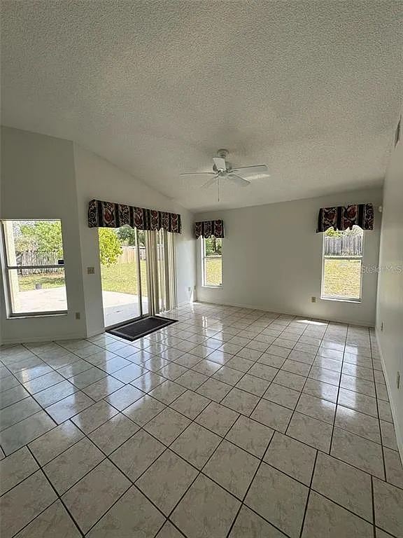 3 bed, 2.0 bath, 1730 sqft, $2,400 — Photo 4