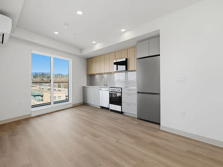 1529 Oxford St — Photo 118