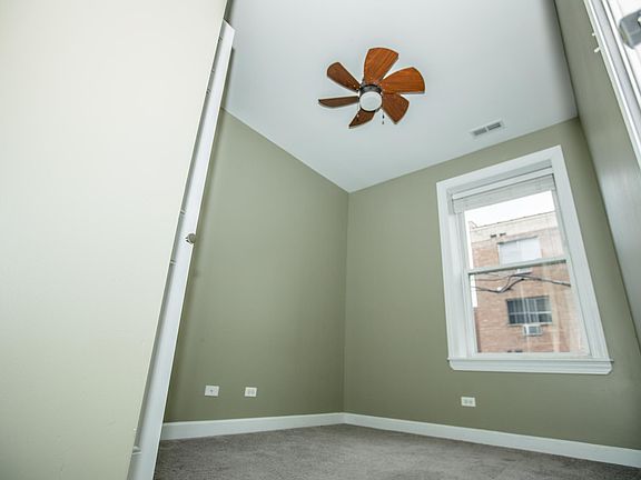 4th image of 536 W Belmont Ave APT 2W