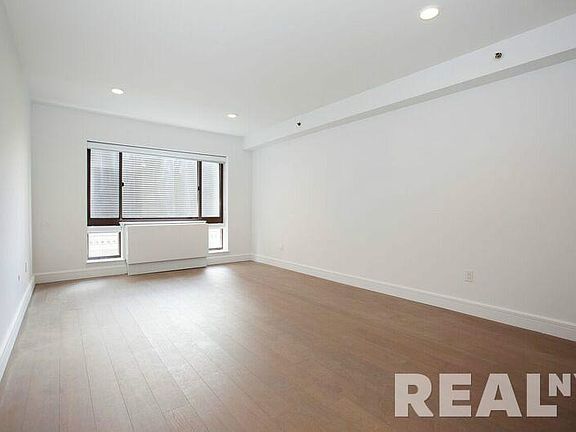 4th image of 311 W 50th St APT 2K
