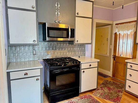 2nd image of 2918 Pershing Blvd