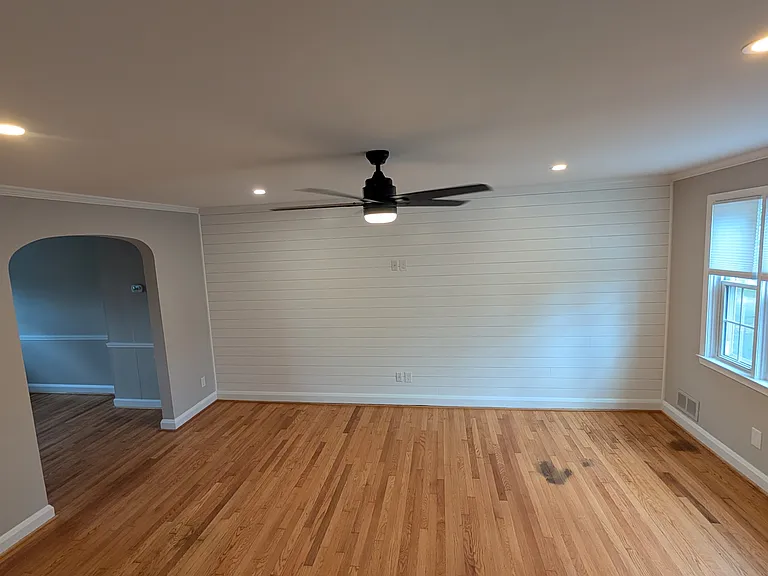 214 Stevenson Ln — Photo 2