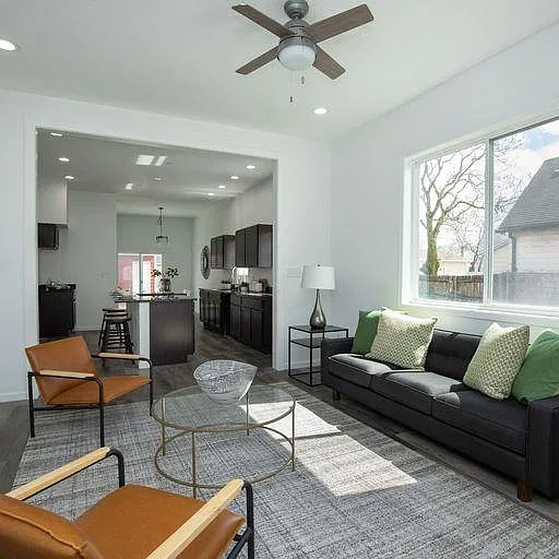4 bed, 1347 sqft, $2,200 — Photo 4