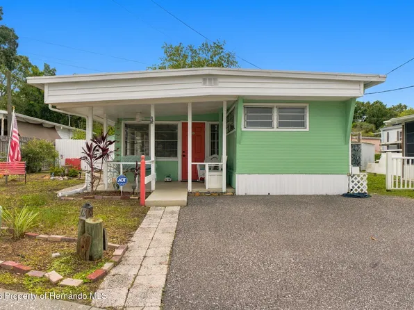 752 Driftwood Ln, Tarpon Springs, FL 34689