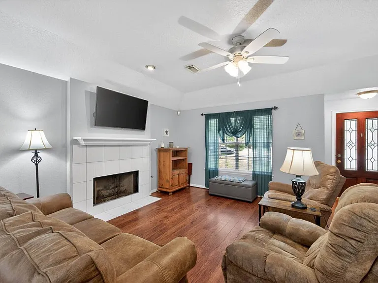 1017 Pin Oak Dr — Photo 4