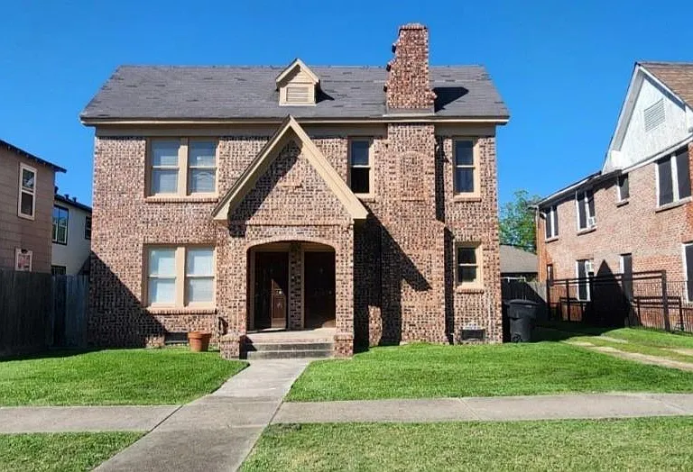 2805 Cleburne St — Photo 1
