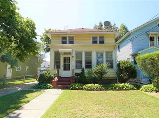 18 Robertson Rd, Lynbrook, NY 11563