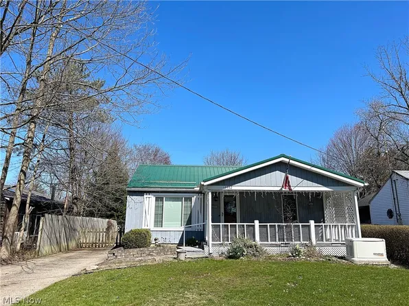 12532 Jackson Dr, Burton, OH 44021