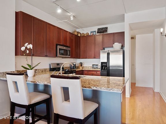 4th image of 873 N Larrabee St APT 406