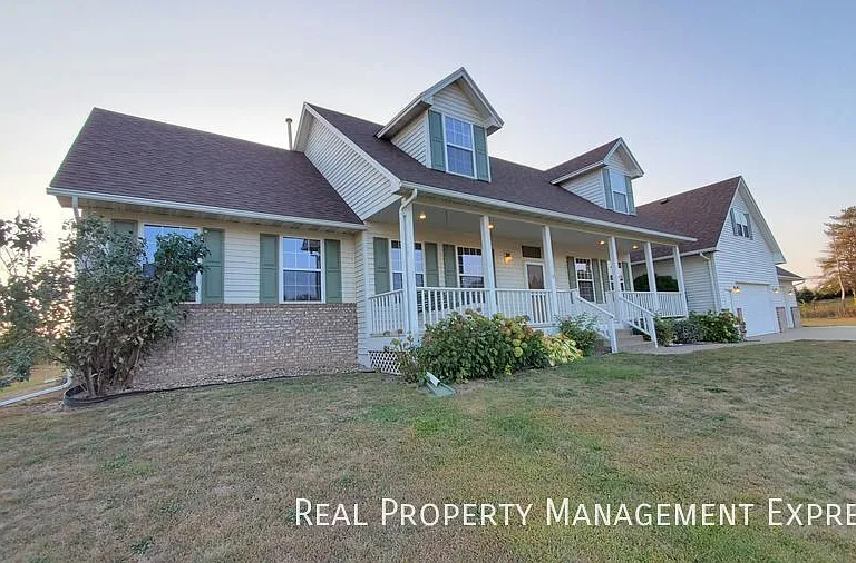 305 E Pine Lake Dr — Photo 3