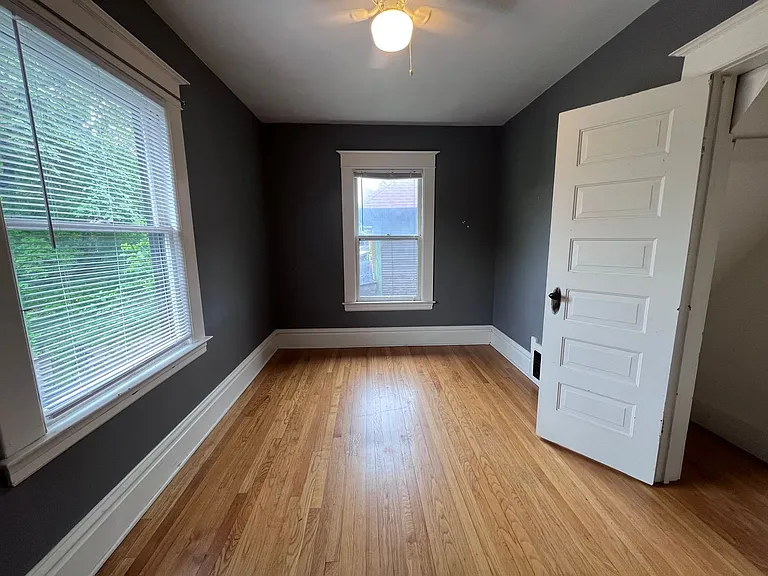 254 Warren Ave SE — Photo 17