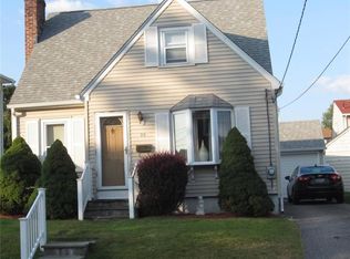 35 Ivanhoe St, Cranston, RI 02910