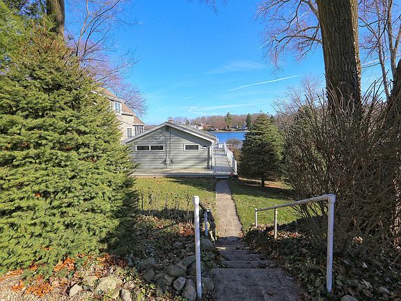2nd image of 50595 W Lakeshore Dr