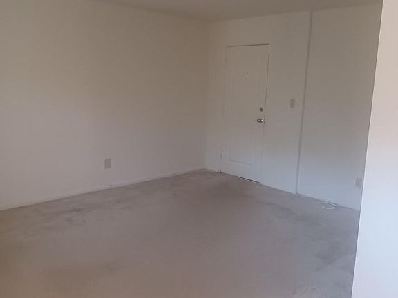 3rd image of 4385 Lee Hwy #15