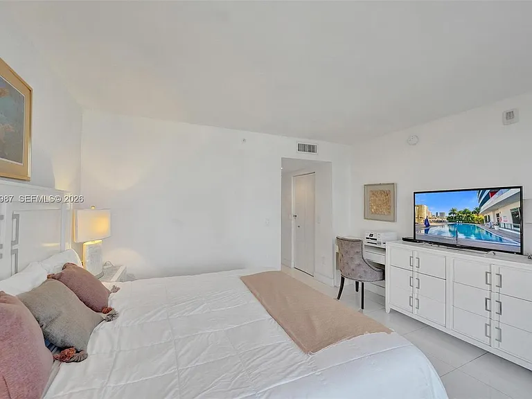 2600 E Hallandale Beach Blvd #T1902 — Photo 66