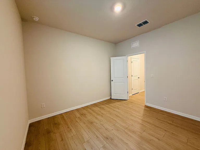 11937 Kingsley Trl — Photo 32