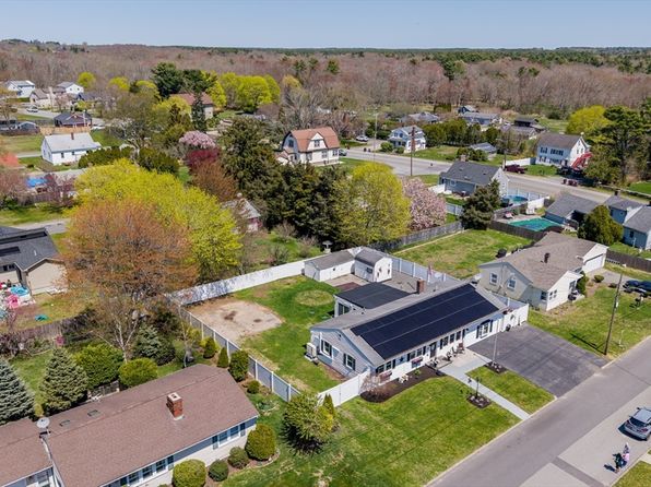 31 Darling St, Acushnet, MA 02743