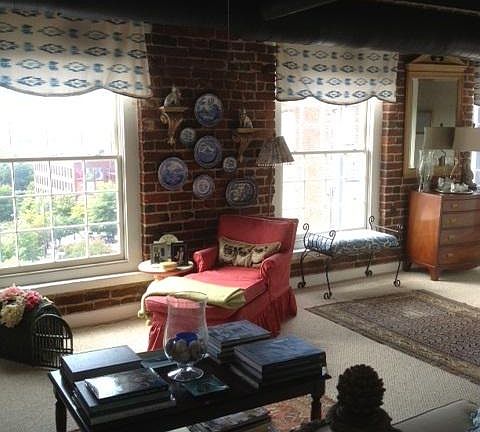 3rd image of 2401 E Franklin St APT 401