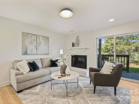 5th image of 11141 Harrowfield Rd